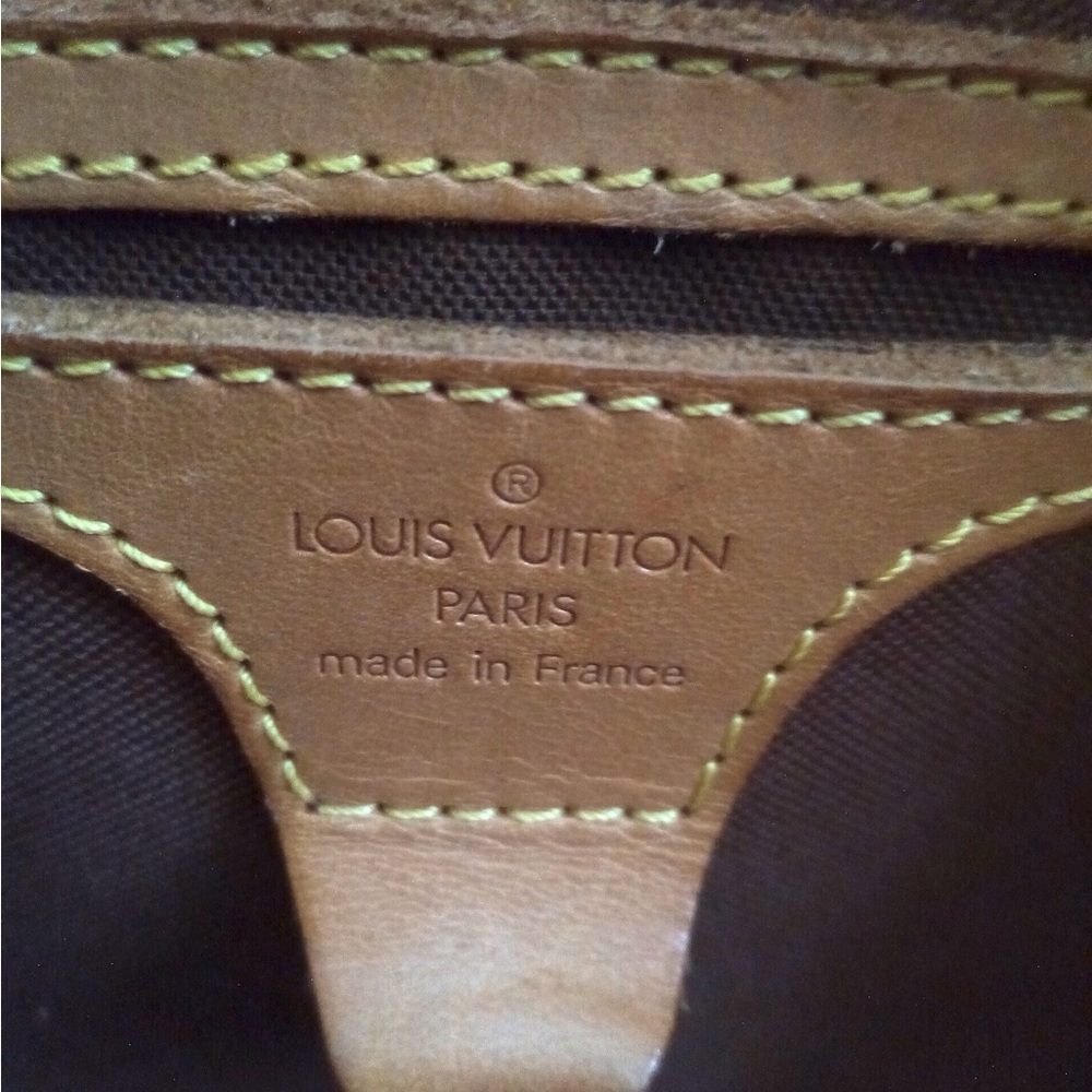 Louis Vuitton Bags - Picture 15 of 16